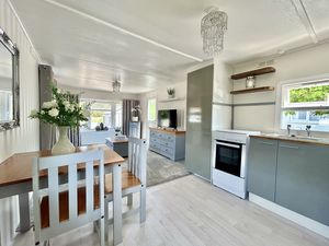 Kitchen/Diner & Lounge- click for photo gallery